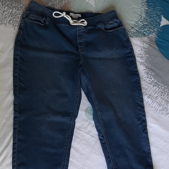 Denim Jogger Capri - Picture 7 of 10